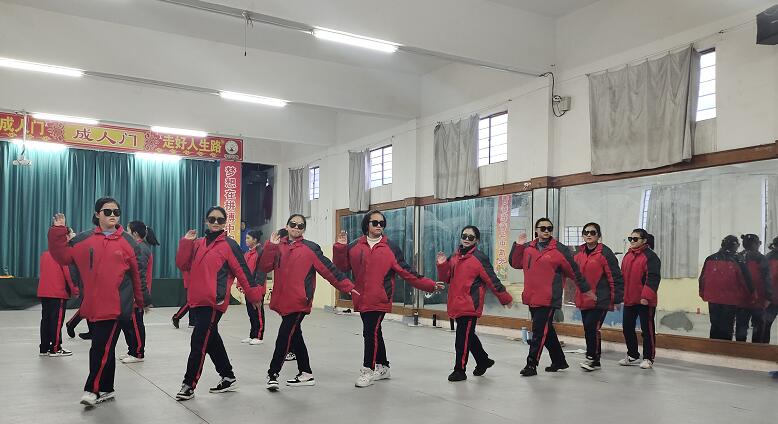 李锋教育学校：初中的孩子对身边的异性是否又不一样的看法？_www.hnlfjy.com.cn