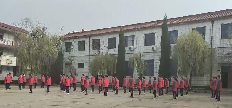 孩子早恋了，父母千万不要呵斥孩子，应该这样做_www.hnlfjy.com.cn