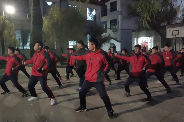 父母把孩子送去李锋教育是对的吗？_www.hnlfjy.com.cn