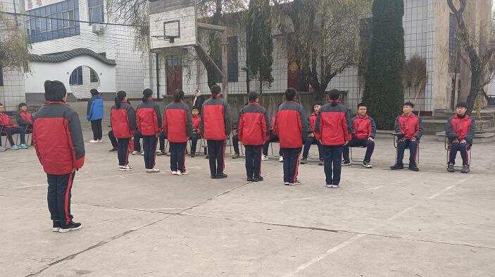 发现女孩早恋郁闷，父母怎么怎么办？_www.hnlfjy.com.cn