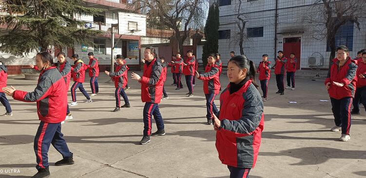 青春期的孩子沉迷网络，染上网瘾，如何是好呢？_www.hnlfjy.com.cn