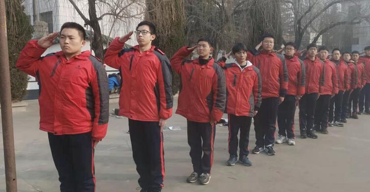孩子厌学，玩手机是什么原因造成的？_www.hnlfjy.com.cn