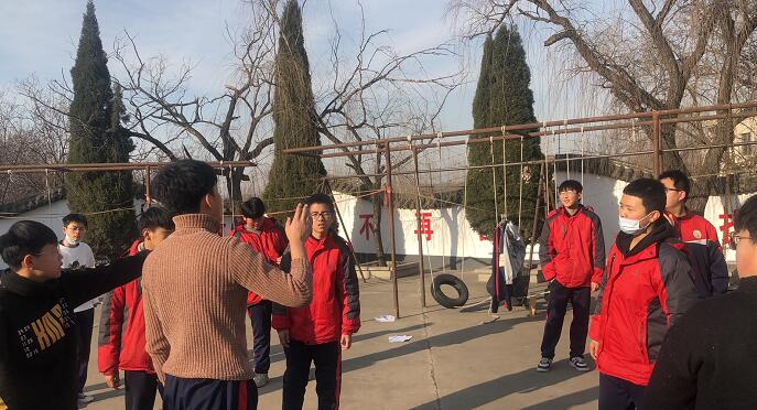 当青春期的孩子做错事，父母该如何询问？_www.hnlfjy.com.cn