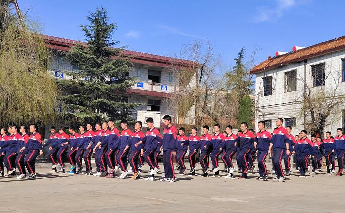 父母擅自帮孩子做决定会引起孩子叛逆吗？_www.hnlfjy.com.cn