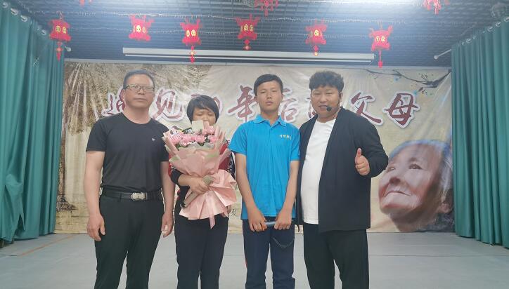 李锋青少年心理教育中心大型活动——遇见30年后的父母_www.hnlfjy.com.cn