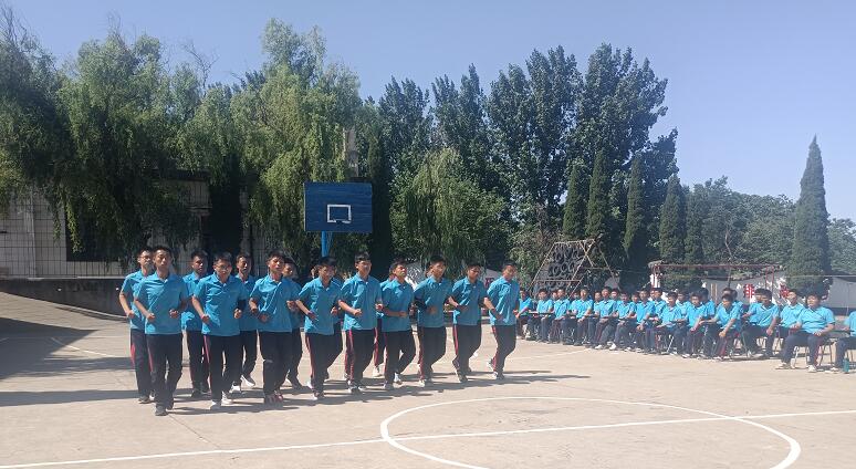初二的孩子心理脆弱父母该怎么教育？_www.hnlfjy.com.cn