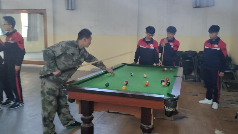 父母送叛逆的娃来李锋教育心理痛苦挣扎又无奈_www.hnlfjy.com.cn