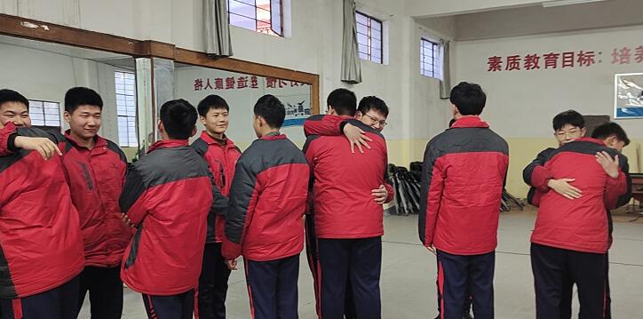 李锋教育学校：青少年叛逆孩子必上课程——《四票人生》_www.hnlfjy.com.cn