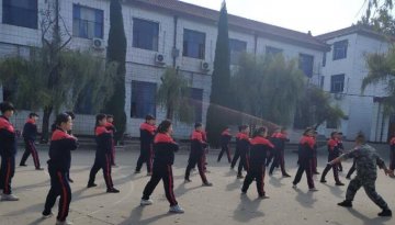 李锋教育是如何正确教育叛逆的孩子的？