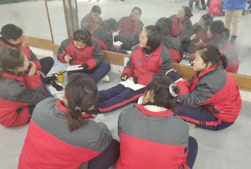 孩子去全封闭的学校有什么变化？
