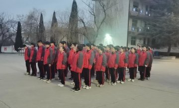 孩子去军事化管理学校怎么收学费？