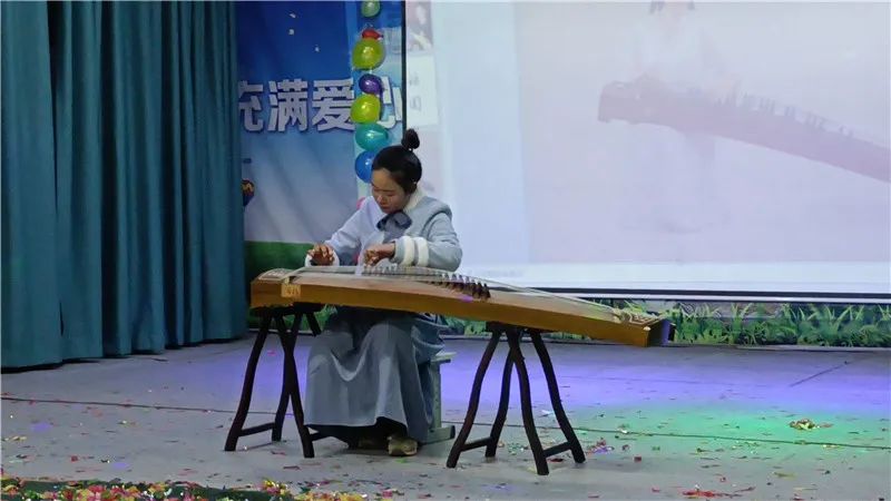 李锋教育学校：学校举行的元旦晚会_www.hnlfjy.com.cn