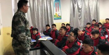 孩子性格内向，不爱与人交流，怎么教导？