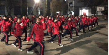 孩子吸烟喝酒，离家出走应该去哪种学校？