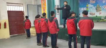 初中孩子沉迷网络无法自拔，父母束手无策