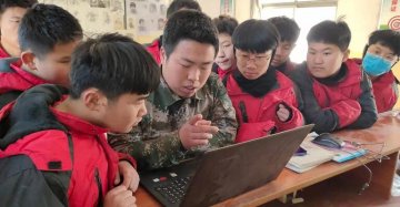 李锋学校可以改变吸烟喝酒的孩子吗？