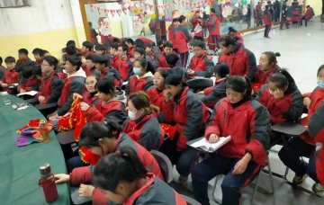 孩子自卑，不爱说话，应该去哪种学校呢？