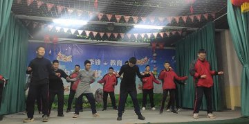 孩子整日喝酒夜不归宿，上网成瘾，该怎么办？