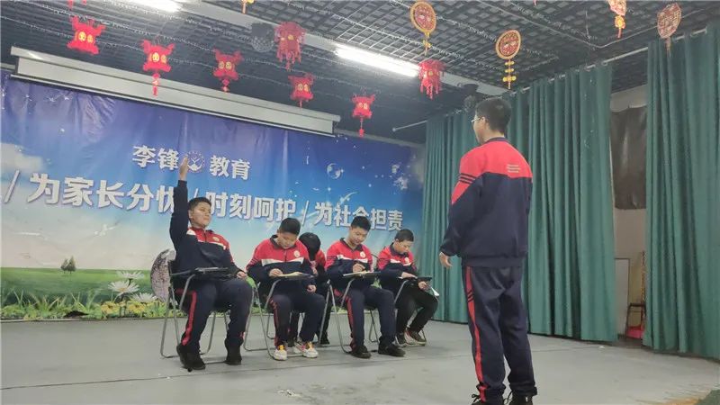 李锋心理教育中心主题心理剧：青少年网络成瘾该咋办？_www.hnlfjy.com.cn