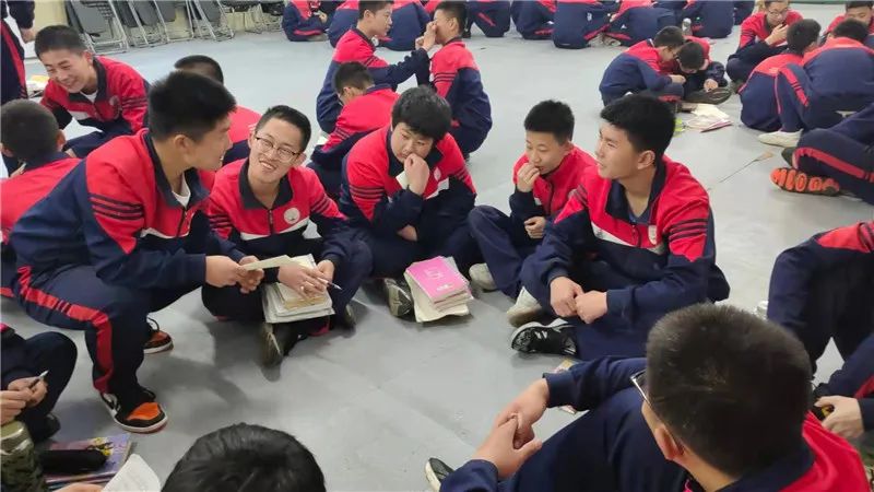 李锋心理教育中心主题心理剧：青少年网络成瘾该咋办？