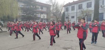 初中孩子被网络游戏而诱惑该怎么教育？