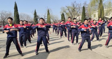 李锋心理教育中心：孩子不愿意上学的原因是为什么？