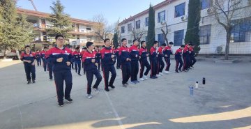 孩子整天沉迷玩乐不去学校怎么办？