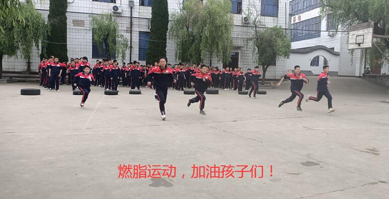 孩子太敏感多疑时，父母要及时疏导孩子情绪！_www.hnlfjy.com.cn