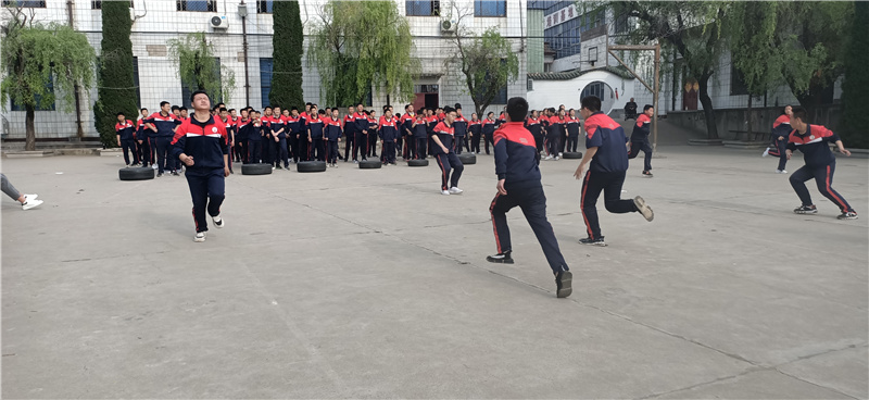 李锋心理教育中心2021年4月课外拓展活动之燃脂运动_www.hnlfjy.com.cn