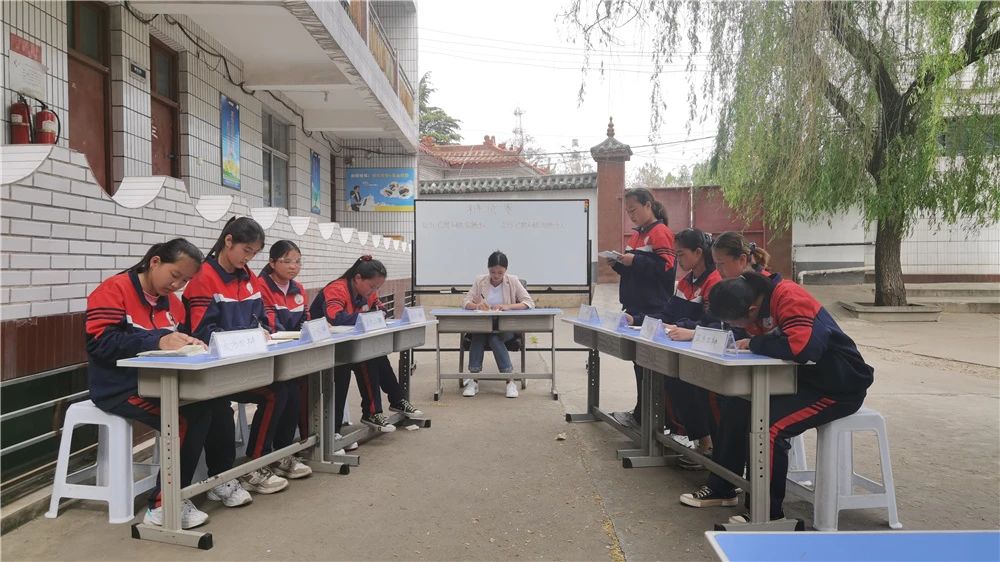 唇枪舌战真本事 李锋心理教育中心4月辩论赛：己所不欲勿施于人_www.hnlfjy.com.cn