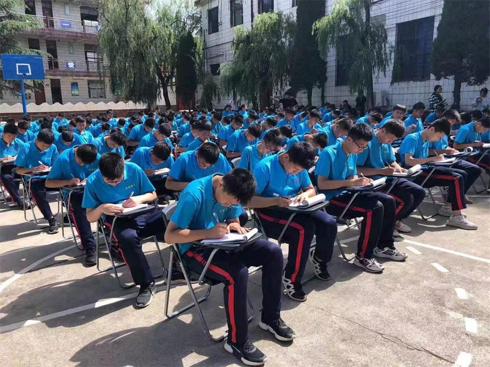 孩子，超过别人不算本事，超过昨天的自己才算胜利！_www.hnlfjy.com.cn