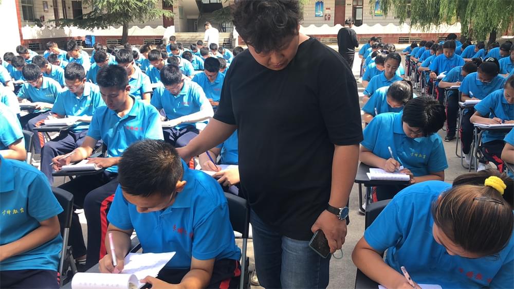 孩子，超过别人不算本事，超过昨天的自己才算胜利！_www.hnlfjy.com.cn