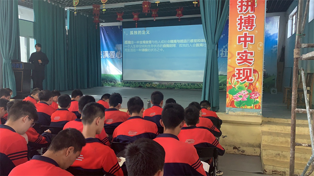 孩子突然变得沉默寡言变得越来越孤独怎么办_www.hnlfjy.com.cn