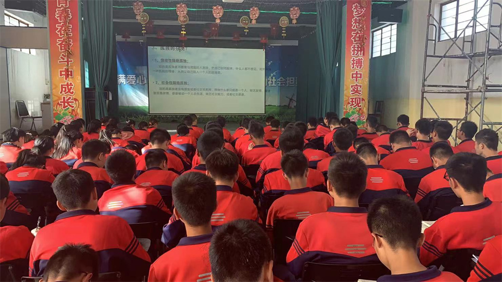 孩子突然变得沉默寡言变得越来越孤独怎么办_www.hnlfjy.com.cn
