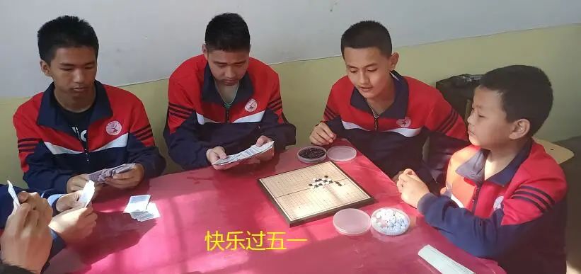 父母为孩子选择特色班，要不要尊重孩子的选择！_www.hnlfjy.com.cn