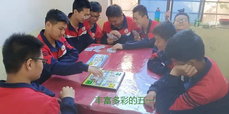 父母为孩子选择特色班，要不要尊重孩子的选择！_www.hnlfjy.com.cn