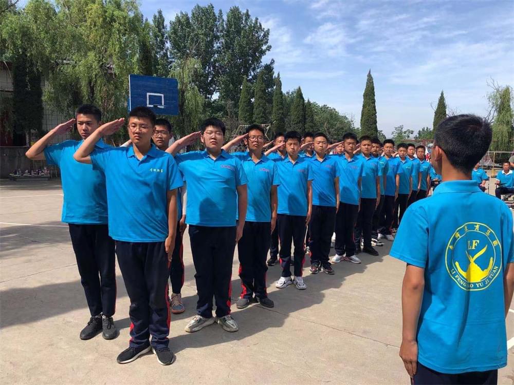 青春期的孩子要变声了，粗心的妈妈却还不知道！_www.hnlfjy.com.cn