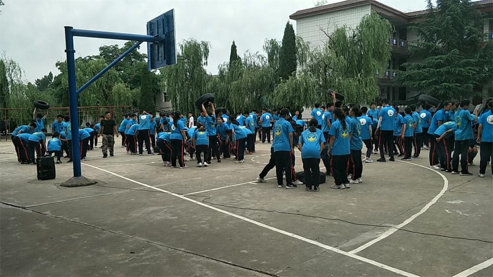 青春期男孩成人的第一步，父母千万不要忽略给孩子上好这堂课！_www.hnlfjy.com.cn