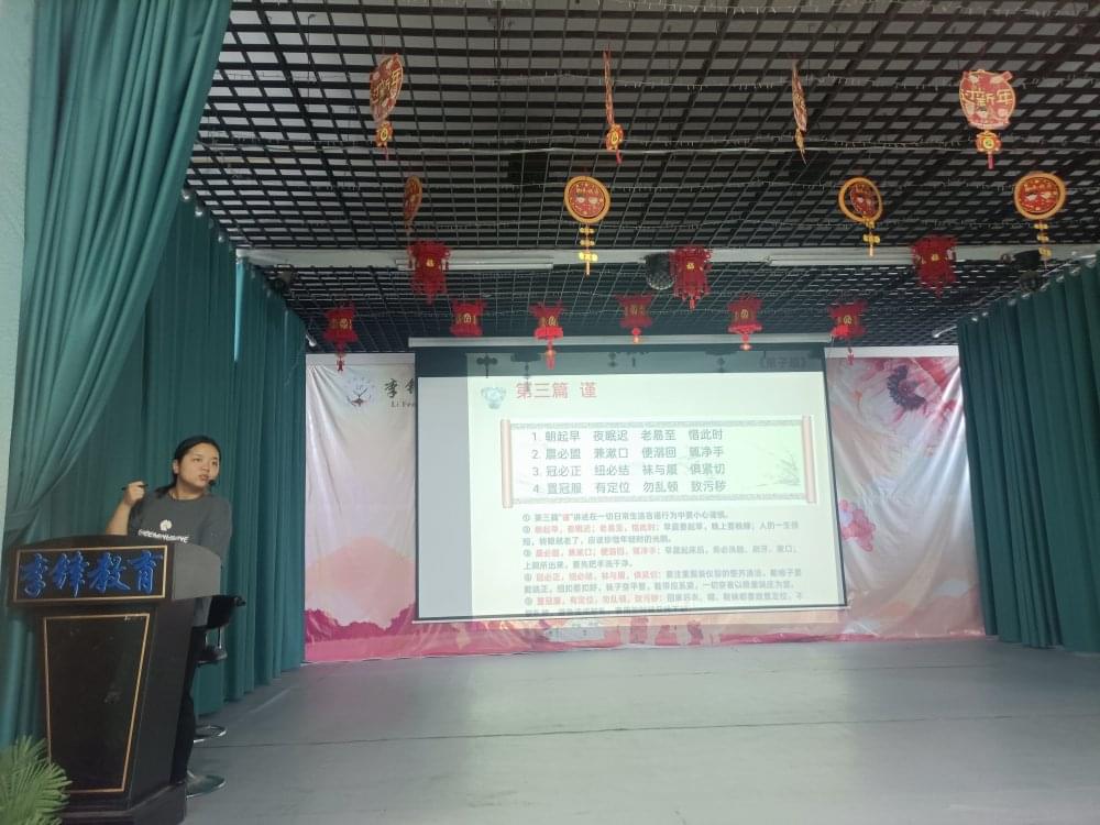 青春期孩子喜欢追星，父母要不要打碎孩子的追星梦？_www.hnlfjy.com.cn