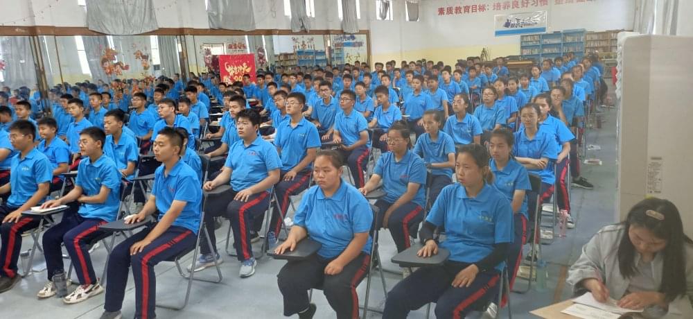 学会倾听，与孩子面对面的沟通，学会走进孩子的内心世界!_www.hnlfjy.com.cn