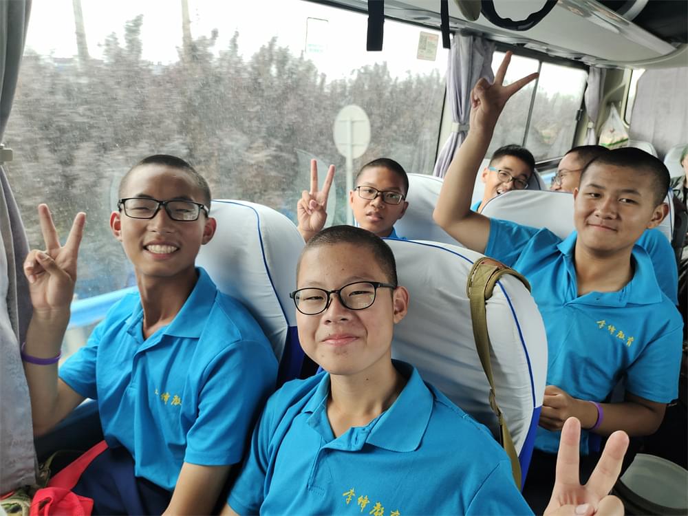 2021年李锋青少年教育成长不烦恼之暑期夏令营开营仪式_www.hnlfjy.com.cn