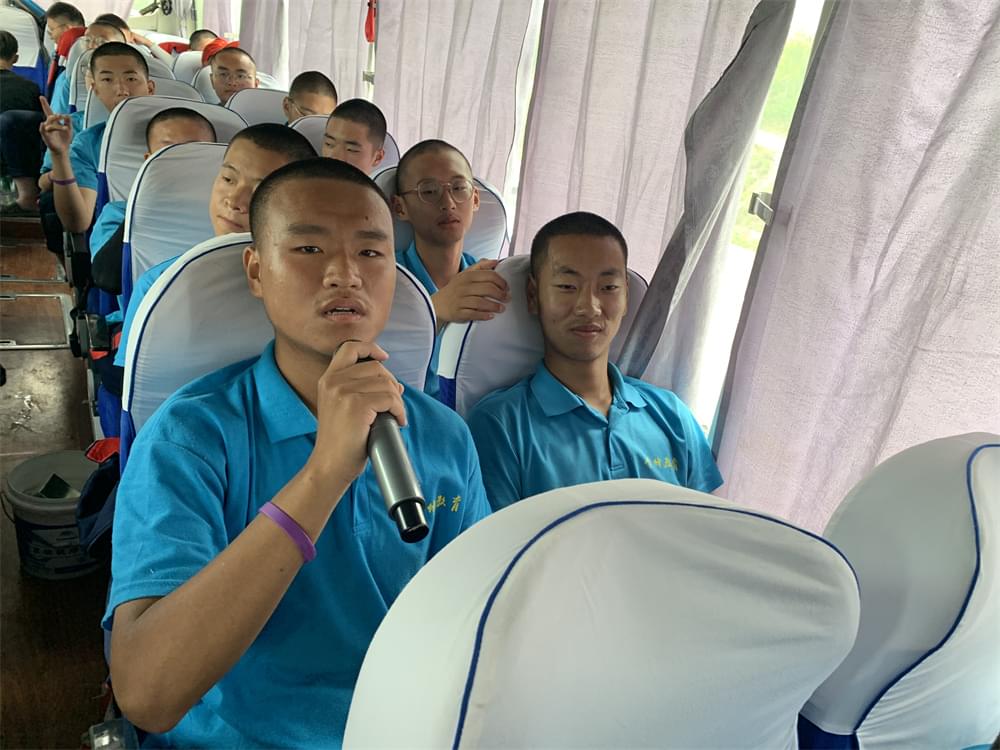 2021年李锋青少年教育成长不烦恼之暑期夏令营开营仪式_www.hnlfjy.com.cn