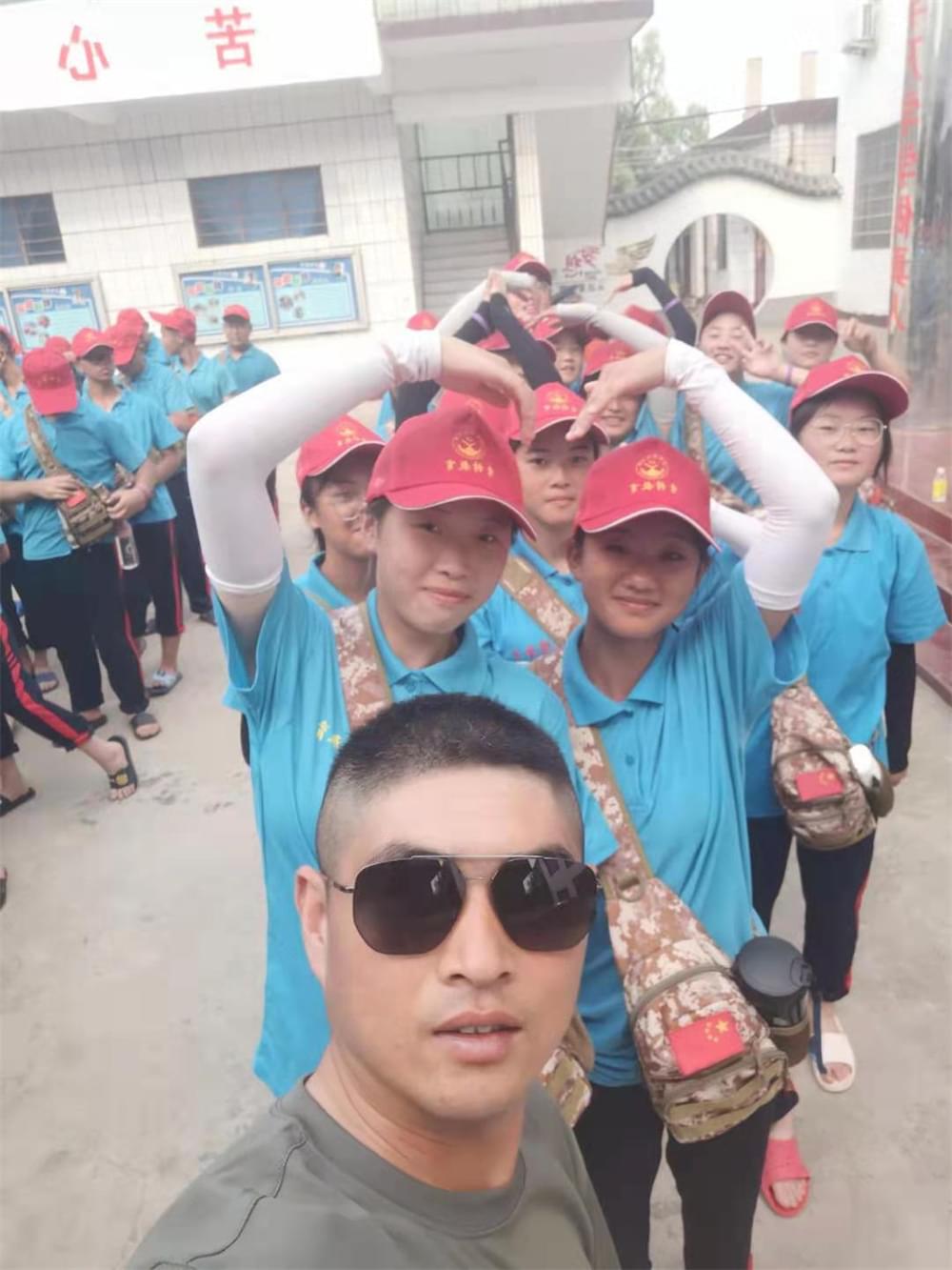 2021年李锋青少年教育成长不烦恼之暑期夏令营开营仪式_www.hnlfjy.com.cn