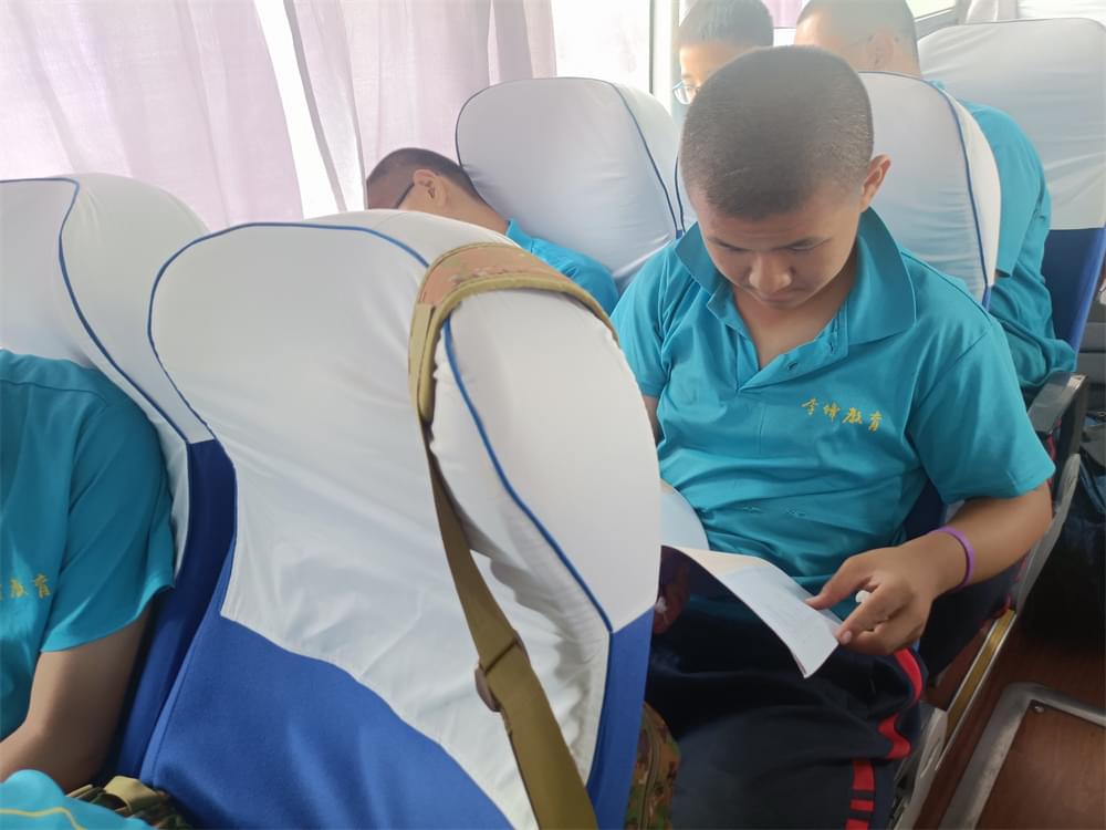 2021年李锋青少年教育成长不烦恼之暑期夏令营开营仪式_www.hnlfjy.com.cn