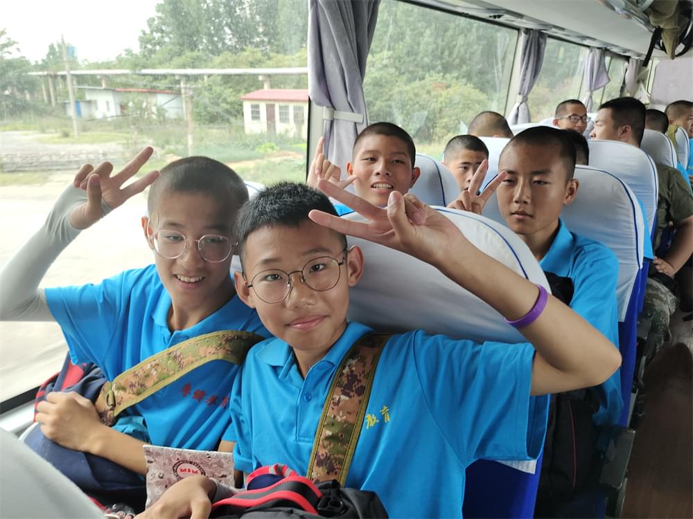2021年李锋青少年教育成长不烦恼之暑期夏令营开营仪式_www.hnlfjy.com.cn