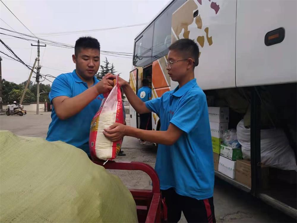2021年李锋青少年教育成长不烦恼之暑期夏令营开营仪式_www.hnlfjy.com.cn