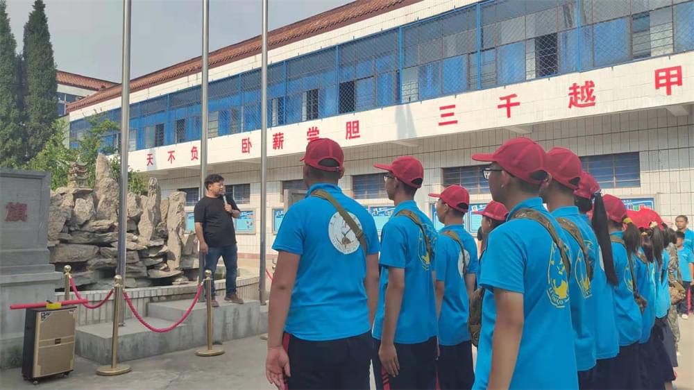 2021年李锋青少年教育成长不烦恼之暑期夏令营开营仪式_www.hnlfjy.com.cn