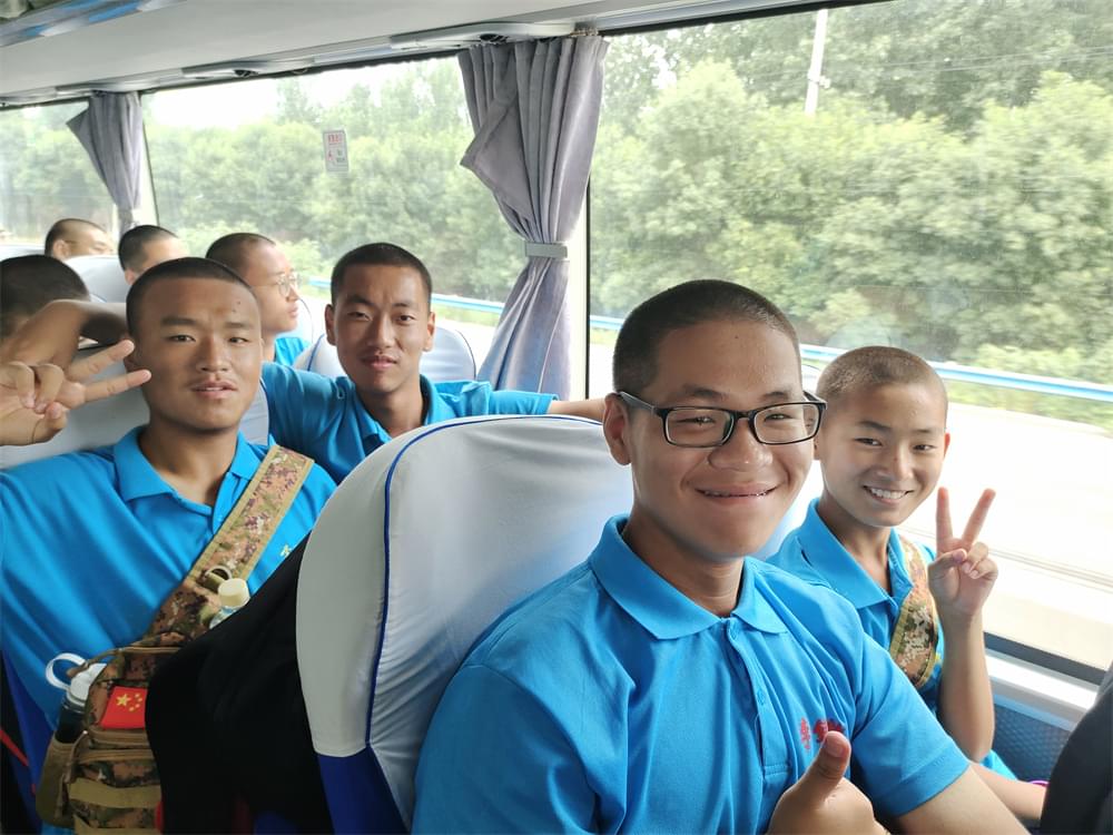 2021年李锋青少年教育成长不烦恼之暑期夏令营开营仪式_www.hnlfjy.com.cn
