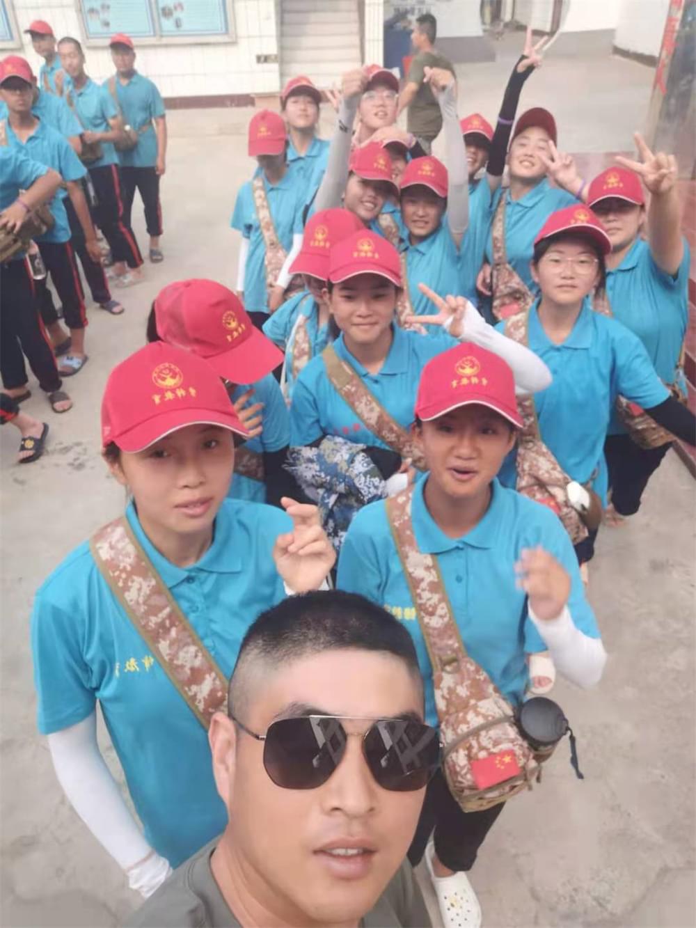 2021年李锋青少年教育成长不烦恼之暑期夏令营开营仪式_www.hnlfjy.com.cn