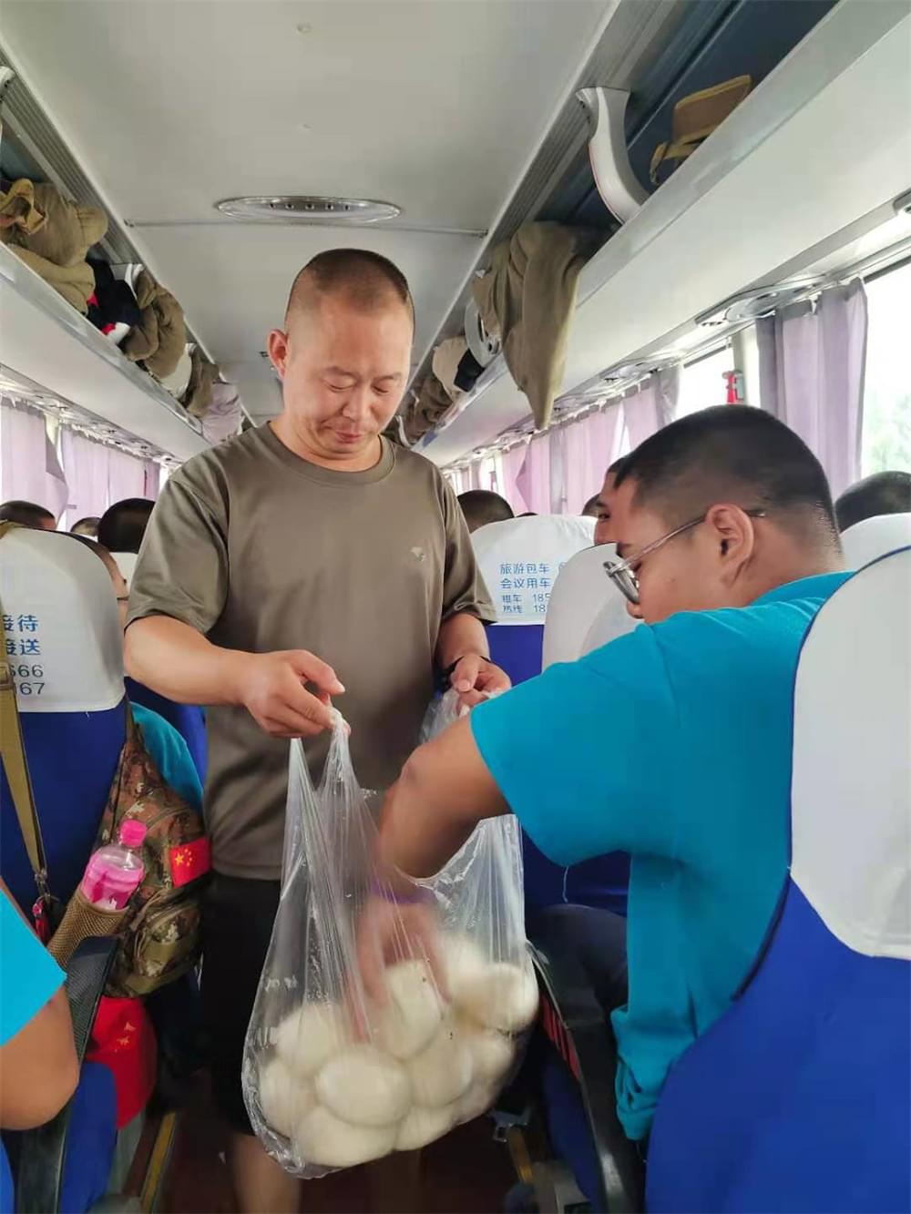 2021年李锋青少年教育成长不烦恼之暑期夏令营开营仪式_www.hnlfjy.com.cn